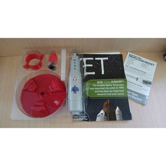 Discovery Propulsion Rocket 7 Piece Set Toy Powered by Baking Soda With Poster - Picture 2 of 11